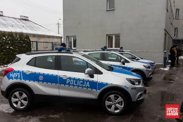 Ostrowscy policjanci z nowymi radiowozami (zdjęcia)