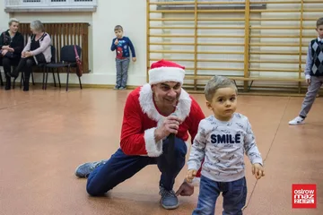 Mikołaj u dzieci z pieczy zastępczej (zdjęcia, wideo)