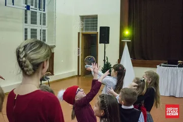 Mikołaj u dzieci z pieczy zastępczej (zdjęcia, wideo)
