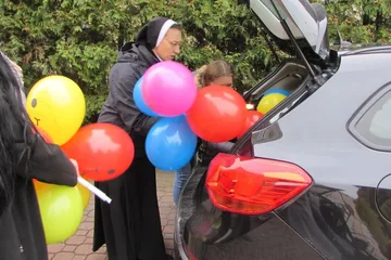 Życzliwi wolontariusze z "Ekonomika" (zdjęcia)