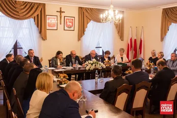 Pierwsza sesja nowej kadencji w Broku. Burmistrz i radni ślubowali (zdjęcia)