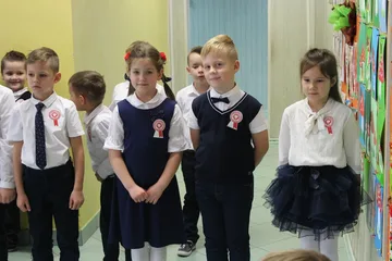 Najmłodsi uczniowie "jedynki" dla niepodległej (zdjęcia)