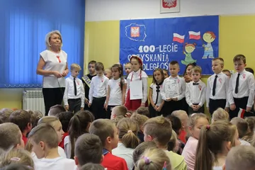 Najmłodsi uczniowie "jedynki" dla niepodległej (zdjęcia)