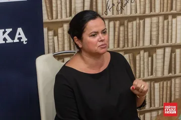 Anna Ficner-Ogonowska gościła w ostrowskiej bibliotece (zdjęcia, wideo)