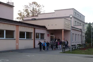 Ewakuacja społeczności szkolnej ostrowskiej "dwójki" (zdjęcia)