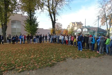 Ewakuacja społeczności szkolnej ostrowskiej "dwójki" (zdjęcia)