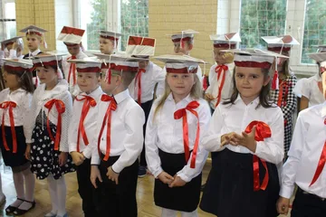 Ślubowanie pierwszaków w ostrowskiej "jedynce" (zdjęcia)