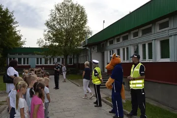 Dzieci uczyły się przechodzić przez jezdnię (zdjęcia)