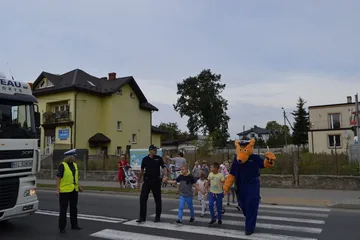 Dzieci uczyły się przechodzić przez jezdnię (zdjęcia)