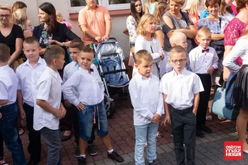 Uczniowie "Jedynki" wrócili w szkolne mury (zdjęcia)