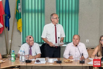 "Przewóz dzieci będzie realizowany przez prywatnych przewoźników". Obradowali gminni radni (zdjęcia, wideo)