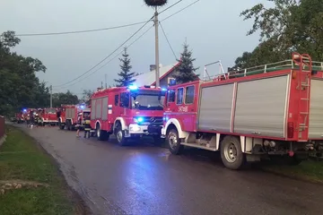 Pożar obory w Ołtarzach-Gołaczach (zdjęcia)