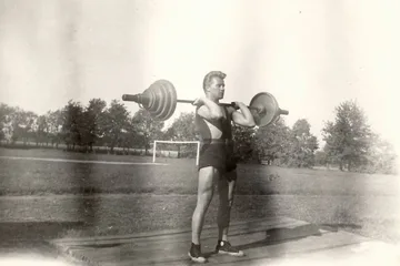 Dawne fotografie z treningu ostrowskiego atlety (zdjęcia)