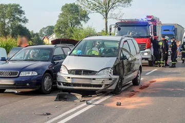 Zderzenie czterech aut na drodze w kierunku Łomży
