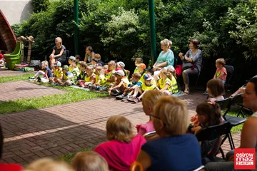 Klauniaki zabrały dzieci w świat zabawy (zdjęcia, wideo)