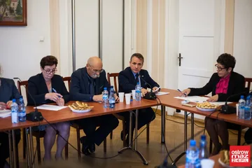 Nadzwyczajna sesja rady miasta bez efektu (zdjęcia, wideo - cała sesja)