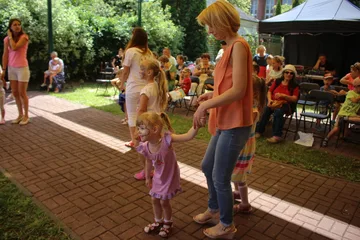 Zabawa z Teatrem Narwal podczas Pikniku z Książką (zdjęcia)