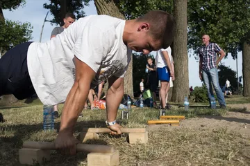 9738 pompek w dwie godziny (zdjęcia)