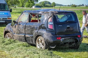 Dachowanie na trasie Ostrów Mazowiecka - Łomża (zdjęcia)