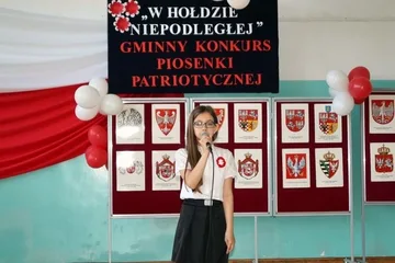 "W hołdzie Niepodległej". Konkurs piosenki patriotycznej (zdjęcia)
