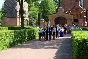 Brok na biało-czerwono (zdjęcia)