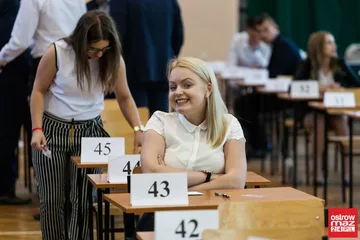 Abiturienci "Rubinka" zdają egzamin z języka polskiego (zdjęcia)