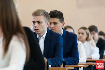 Abiturienci "Rubinka" zdają egzamin z języka polskiego (zdjęcia)