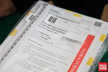Maturzyści "Ekonomika" mierzą się z językiem polskim (zdjęcia)