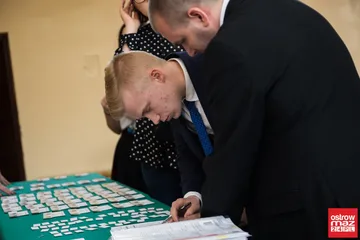 Maturzyści "Ekonomika" mierzą się z językiem polskim (zdjęcia)