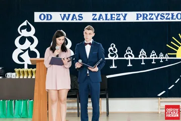 Maturzyści "Kopernika" opuścili szkolne mury (zdjęcia, wideo)