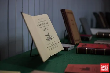Piękne dzieła na wystawie ostrowskiej biblioteki (zdjęcia)