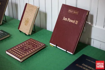 Piękne dzieła na wystawie ostrowskiej biblioteki (zdjęcia)