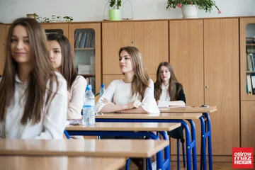 Gimnazjaliści mierzą się z częścią matematyczno-przyrodniczą (zdjęcia)