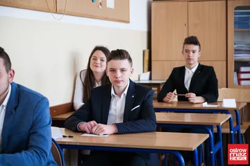 Gimnazjaliści mierzą się z częścią matematyczno-przyrodniczą (zdjęcia)