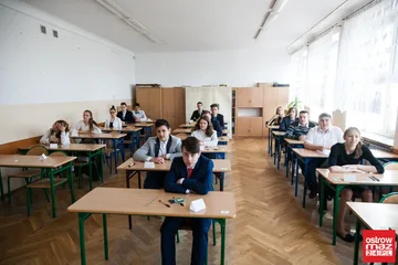 Gimnazjaliści mierzą się z częścią matematyczno-przyrodniczą (zdjęcia)