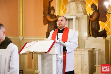 Liturgia Męki Pańskiej w Komorowie i Ostrowi Mazowieckiej (zdjęcia, wideo)