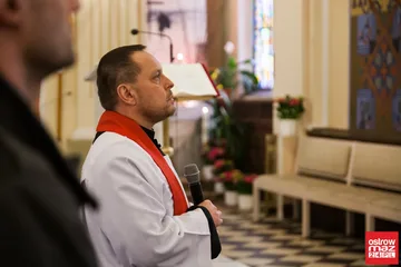 Liturgia Męki Pańskiej w Komorowie i Ostrowi Mazowieckiej (zdjęcia, wideo)