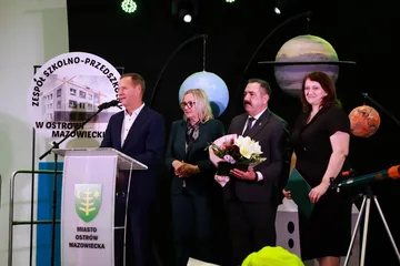 Uroczyste otwarcie nowej szkoły. To już tętniące życiem serce edukacji w Ostrowi (zdjęcia, wideo)