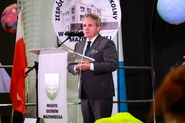 Uroczyste otwarcie nowej szkoły. To już tętniące życiem serce edukacji w Ostrowi (zdjęcia, wideo)