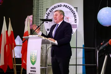 Uroczyste otwarcie nowej szkoły. To już tętniące życiem serce edukacji w Ostrowi (zdjęcia, wideo)