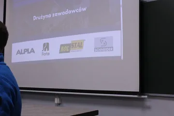 Ósmoklasiści poznali Dualną Ostrów (zdjęcia)