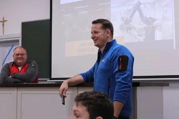 Ósmoklasiści poznali Dualną Ostrów (zdjęcia)