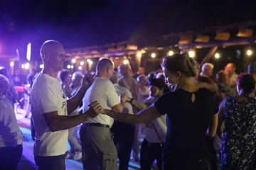 Letni wieczór z muzyką na żywo przyciągnął tłumy mieszkańców (zdjęcia)