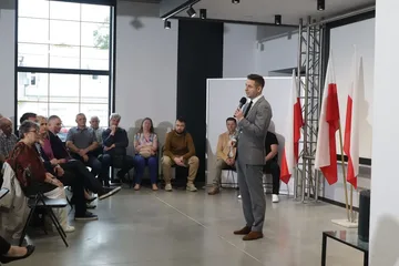 Tłumy na spotkaniu z Patrykiem Jakim w Starej Elektrowni (zdjęcia)