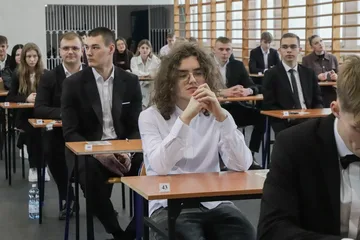 Rozpoczął się maturalny maraton. Pierwszy egzamin w ostrowskim "Rubinku" (zdjęcia)