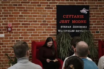 "Czytanie jest modne" po raz ósmy w ostrowskiej bibliotece (zdjęcia)