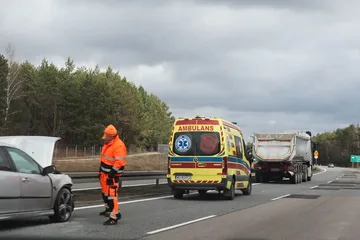 Wypadek na S8. Zderzenie osobówki z ciężarówką! (zdjęcia)