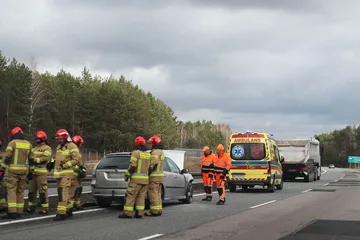 Wypadek na S8. Zderzenie osobówki z ciężarówką! (zdjęcia)