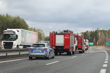 Wypadek na S8. Zderzenie osobówki z ciężarówką! (zdjęcia)