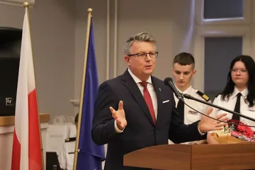 Uroczyste pasowanie pierwszoklasistów Technikum Lotniczego w Nagoszewie (zdjęcia)